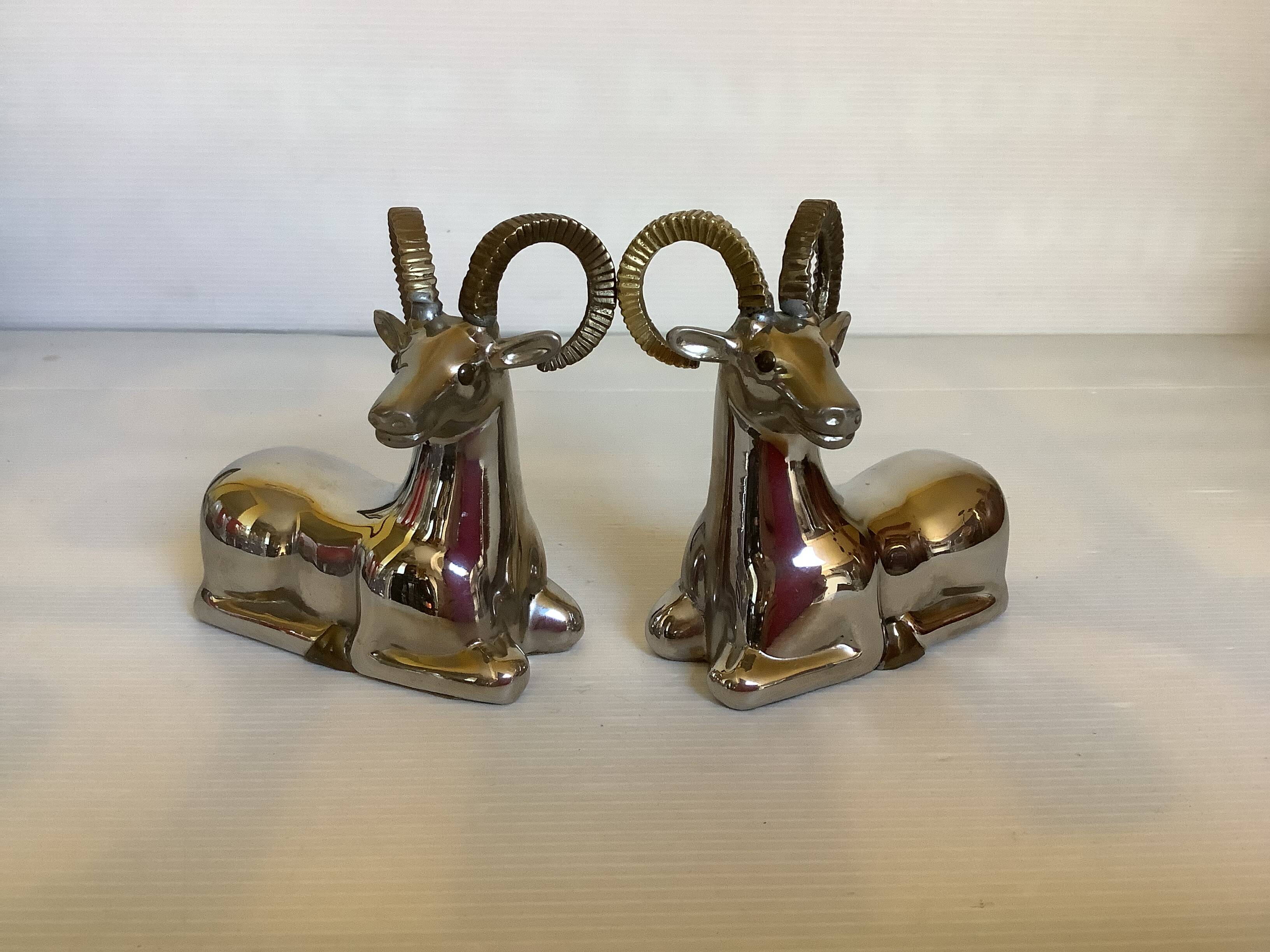 Paire de petits serre livres mouflons zoomorphe