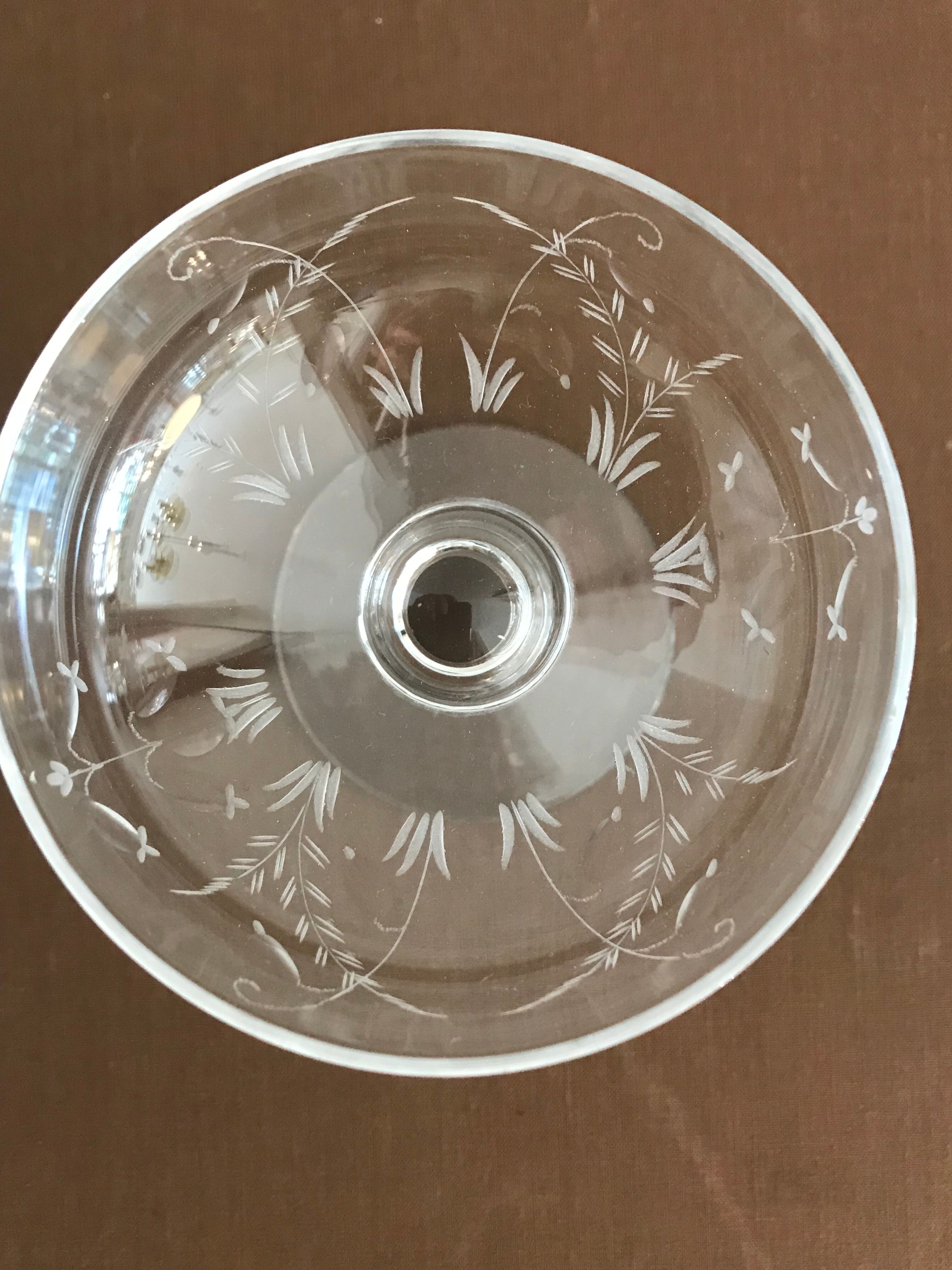 Lot of 9 champagne glasses in cut crystal engraved 1930