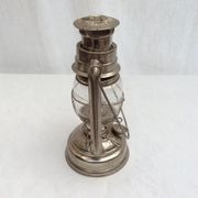 Ancienne lampe à pétrole lanterne design W.Germany numérotés dimension : hauteur -26cm- L-15,5cm-