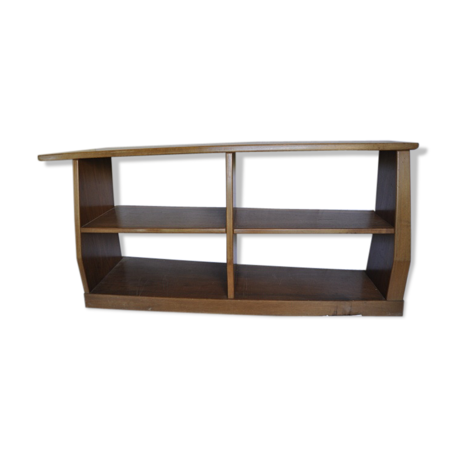 Asymmetric shelf