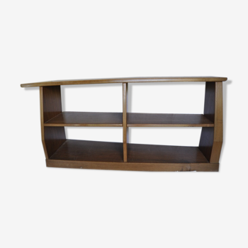 Asymmetric shelf