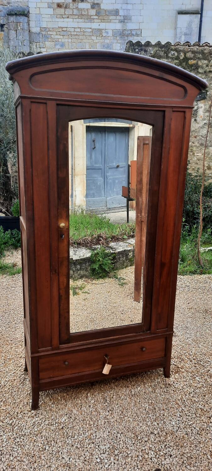 Armoire parisienne
