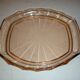 Plat de service en verre rose transparent