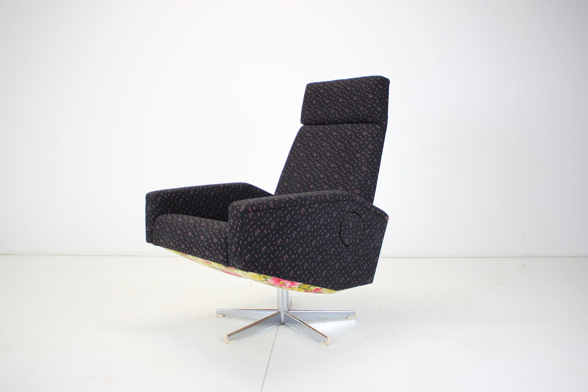 Mid-century adjustable relax armchair, 1970's.
