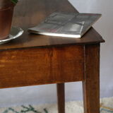 Table d'appoint campagnarde en noyer ancienne