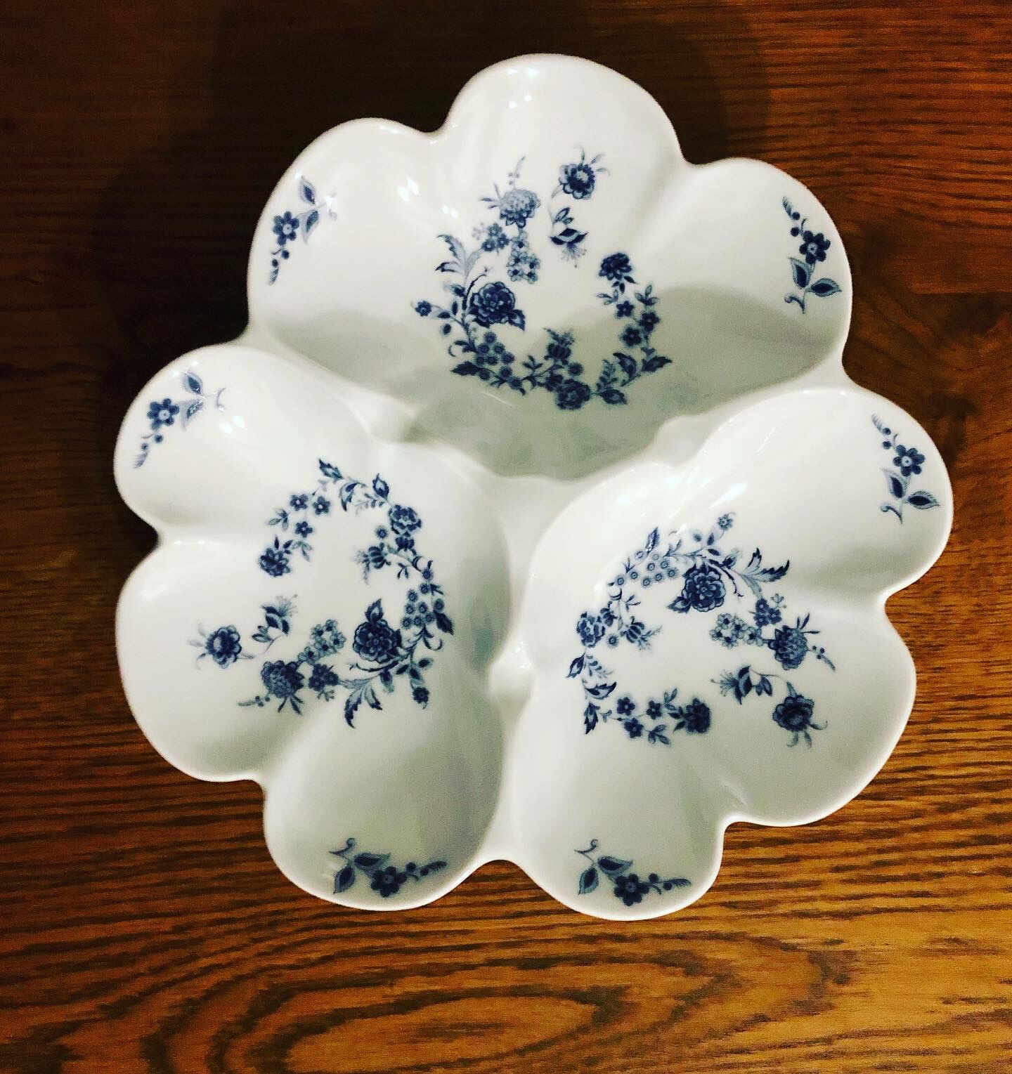 Porcelain serving dish