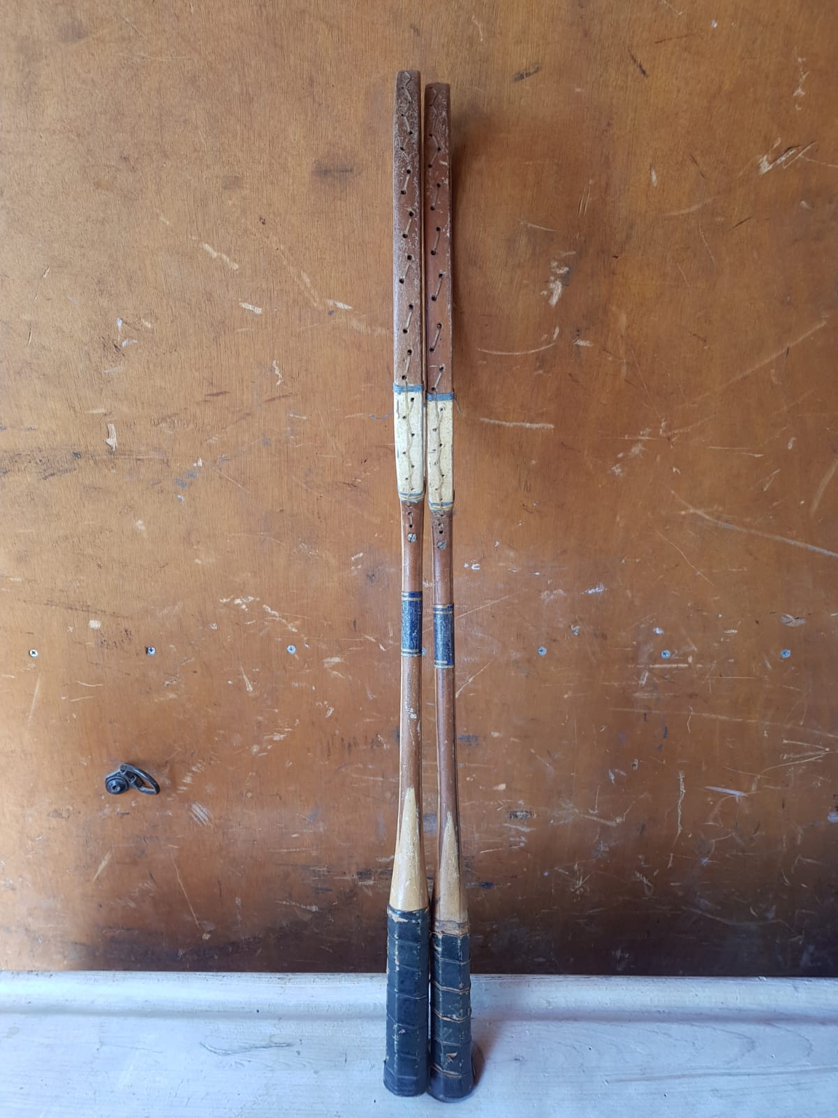 Pair old badminton racket Lily wood