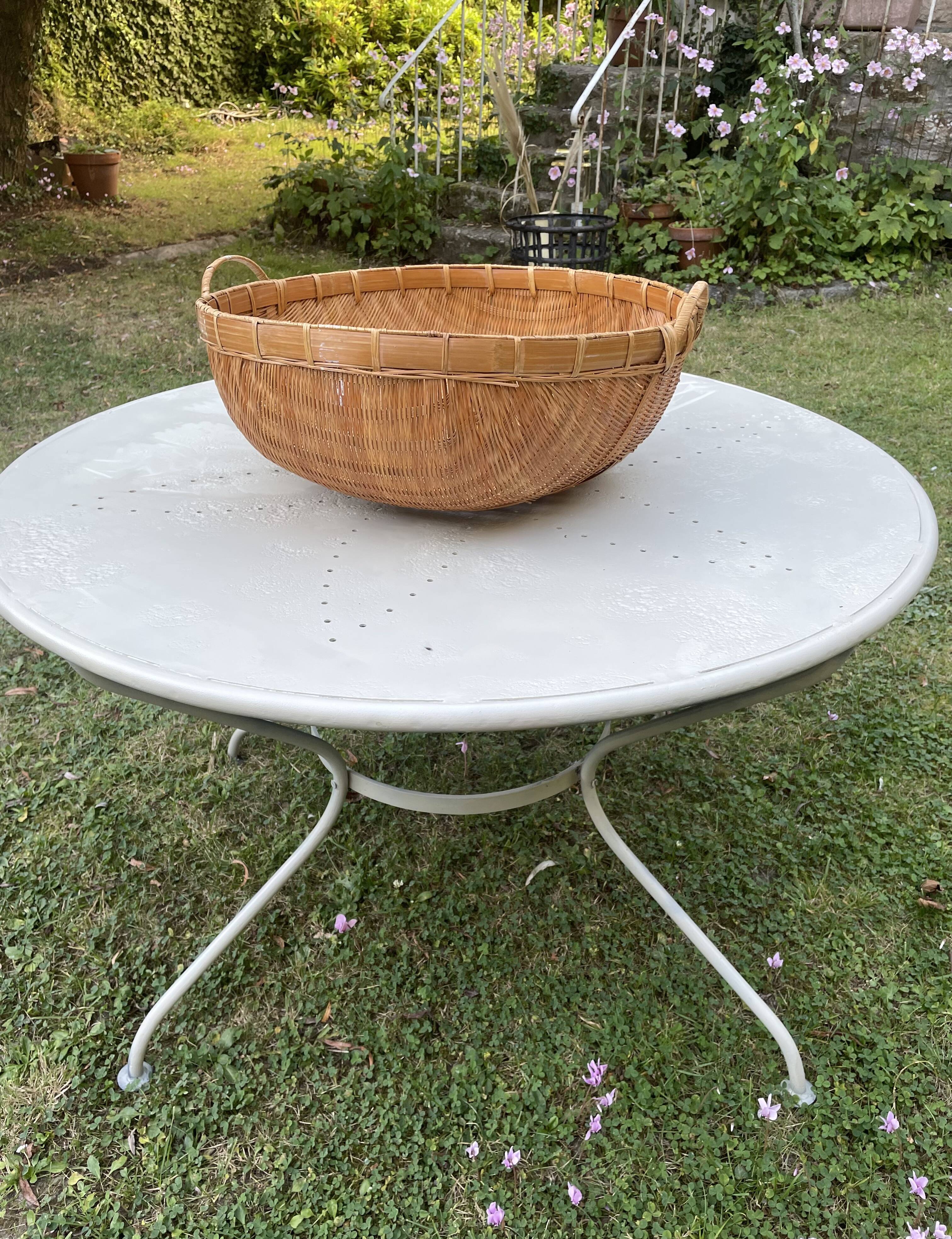 Round Basket made of Asian bamboo