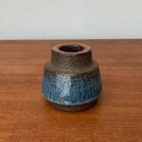 Minimalist studio pottery vase from mid-century Danish artist Michael Andersen, Bornholm, 1960s.