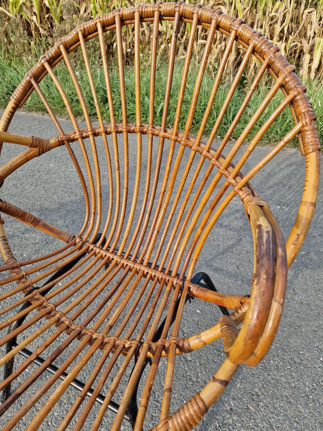 Set of 2 rattan armchairs