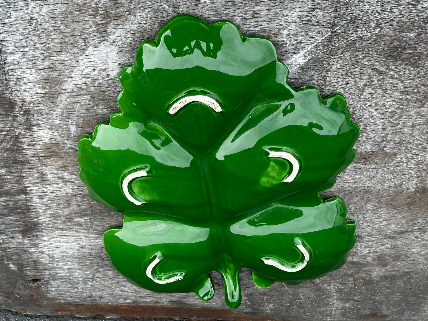 Green Ceramic Hors d'Oeuvres Dish in Leaf Shape, Art Deco Period