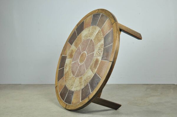Table basse ronde danoise vintage en bois et carreaux de céramique par Tue Poulsen