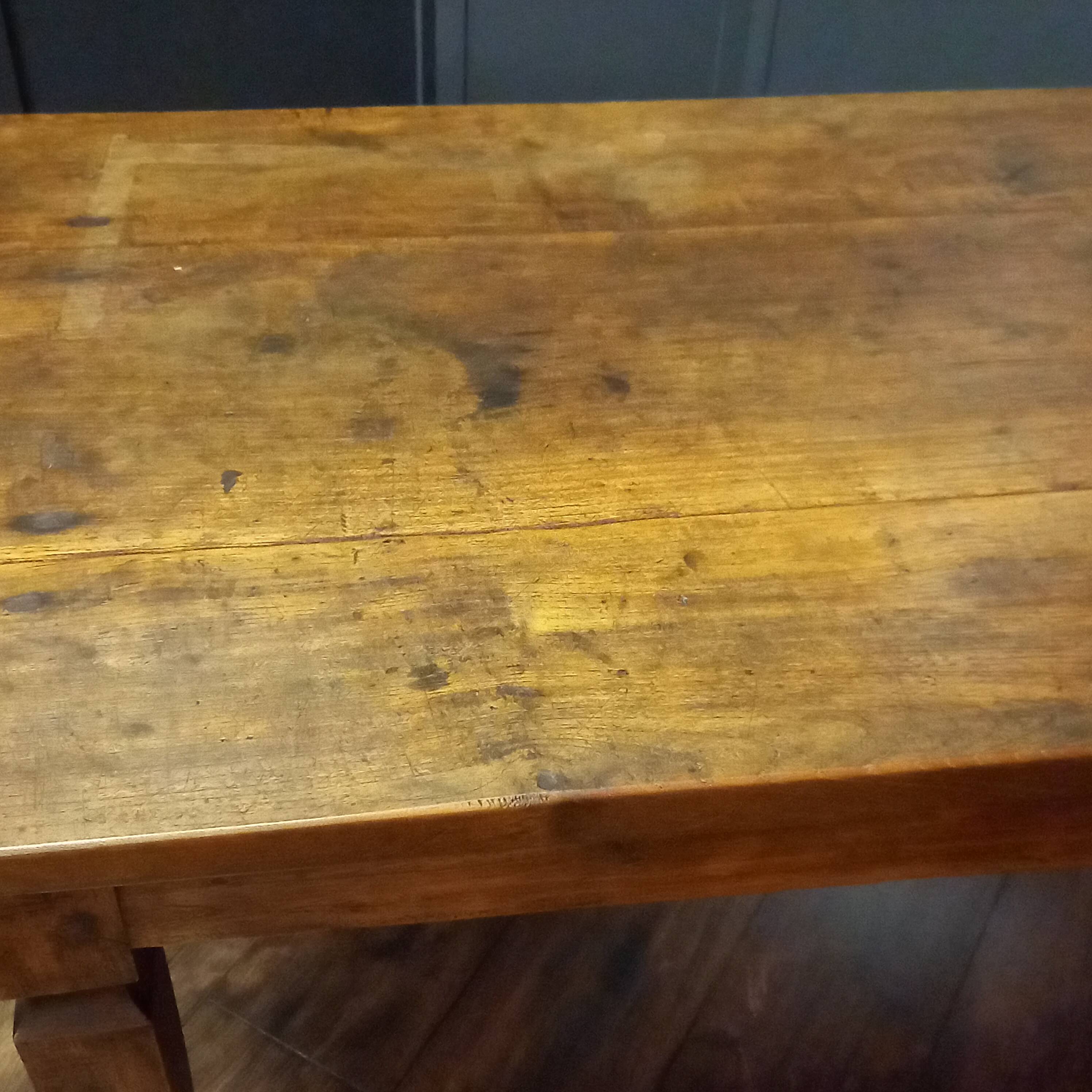 Table de ferme française antique en bois fruitier