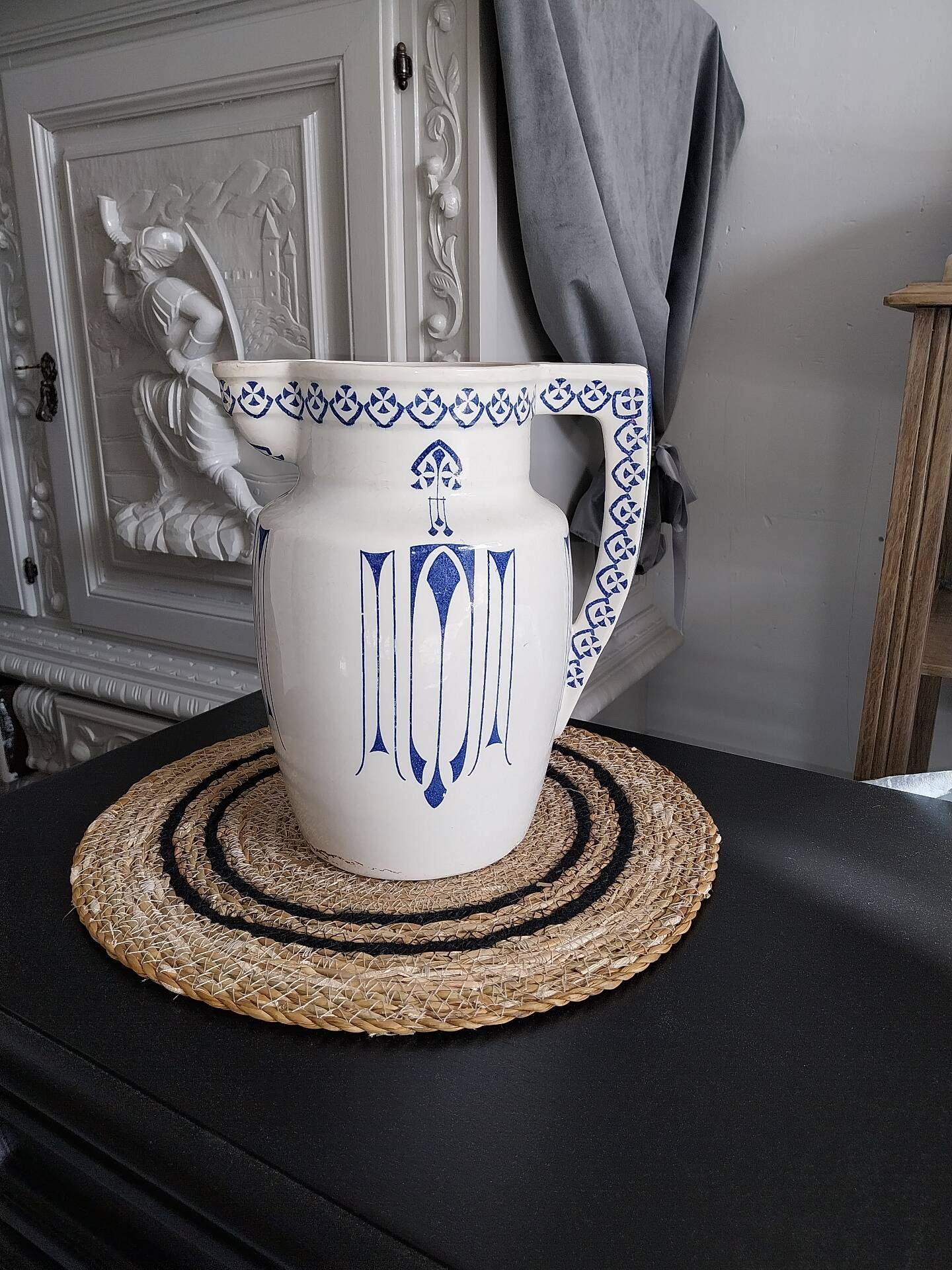 Broc en porcelaine