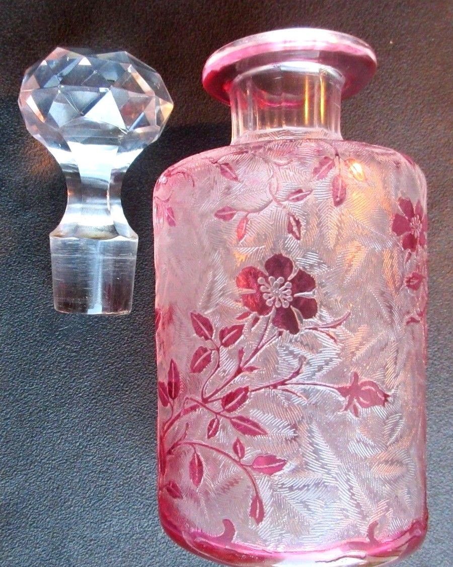 Flacon à parfum Baccarat dégagé à l'acide: Eglantier rouge