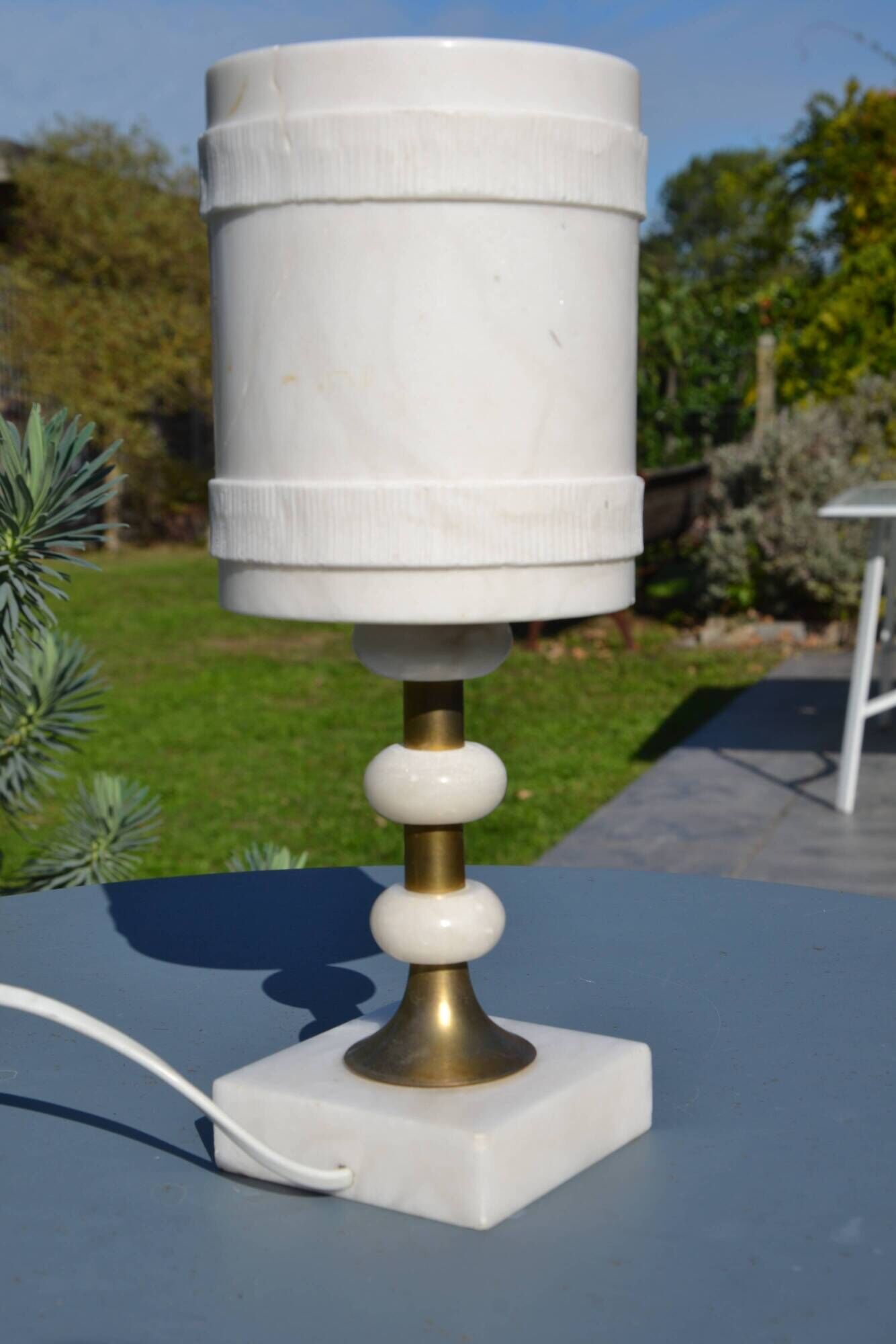Lamp in white alabaster and brass