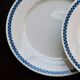 6 assiettes Lustucru vintage en porcelaine motif damier bleu