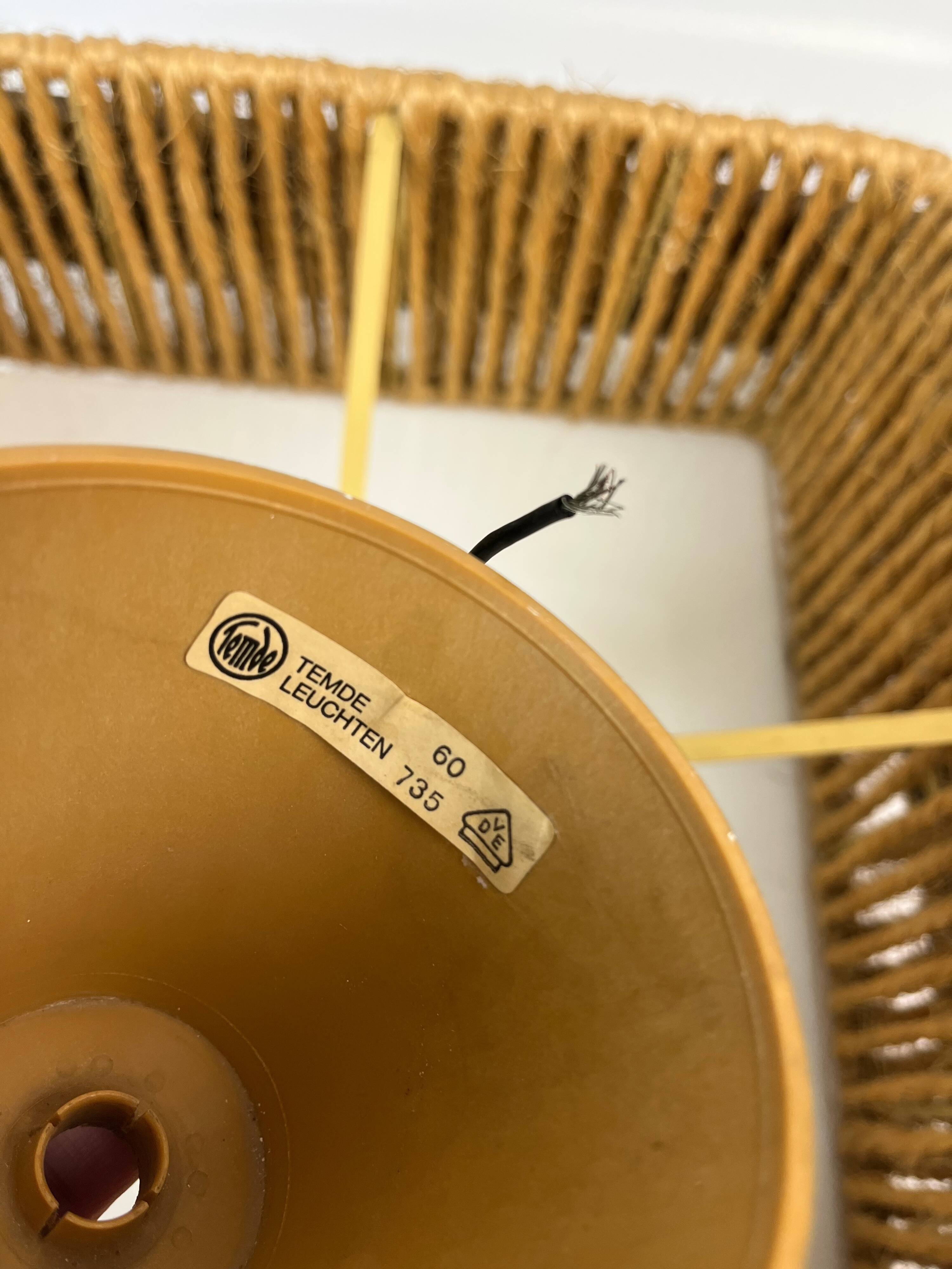 Rare lampe de plafond originale Temde Mid Century Danish Modern en chêne et sisal