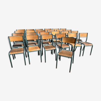 Lot de 25 anciennes chaises d’école Mullca modèle 510.