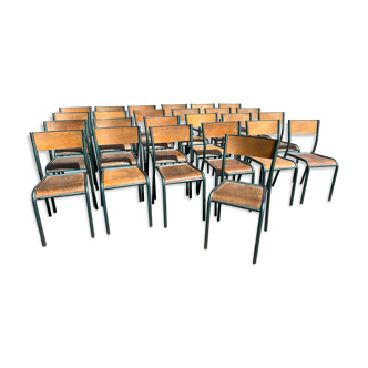 Lot de 25 anciennes chaises d’école Mullca modèle 510.