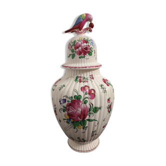 Vase with a lid in earthenware