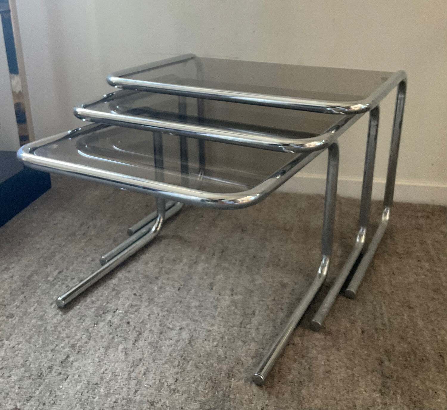 Series of 3 vintage nesting tables from the 60s and 70s