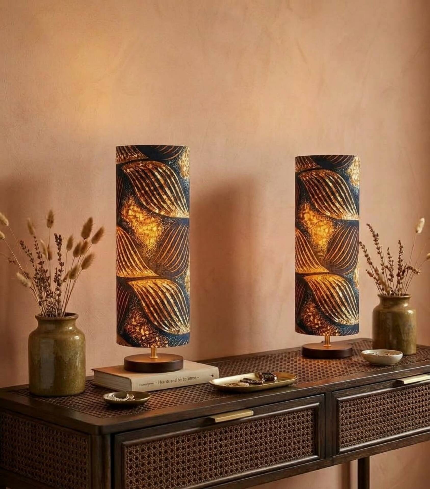 Lampe tube socle bois et tissu wax boho-ethnique