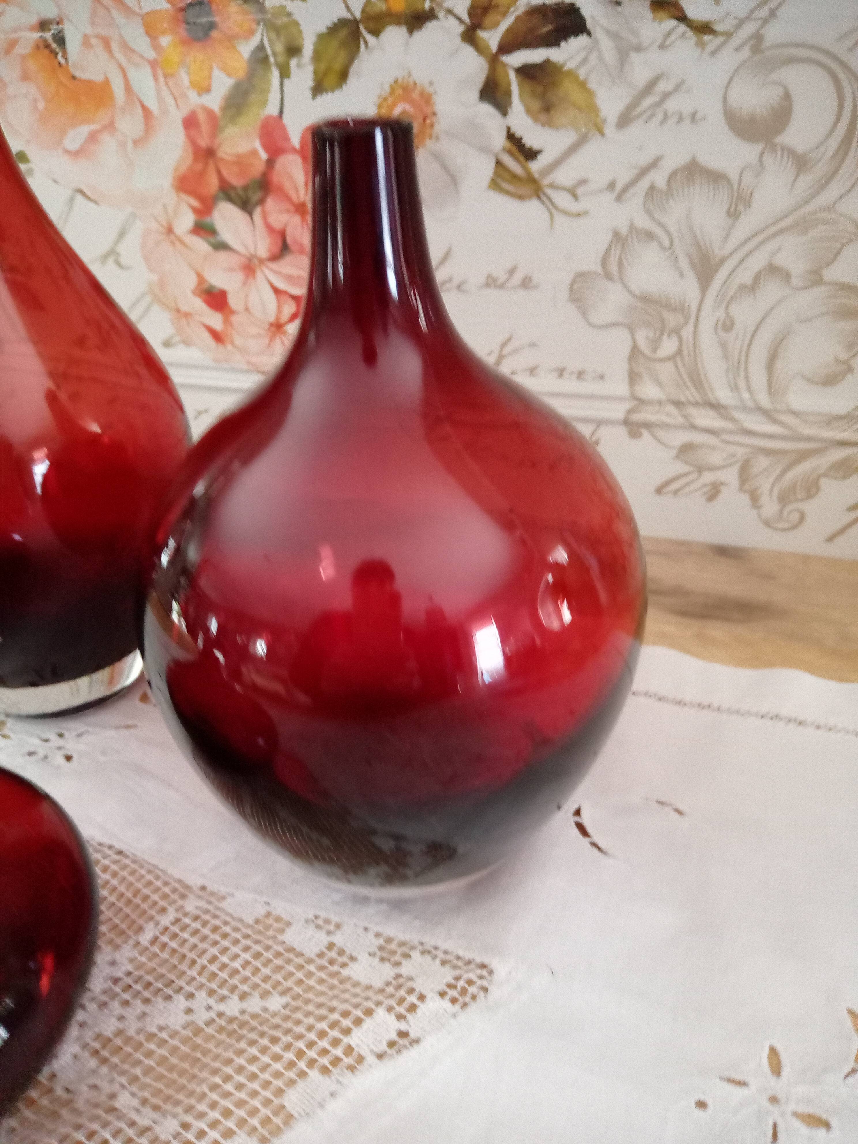 Lot of 3 vintage vases in burgundy red glass 3 sizes
