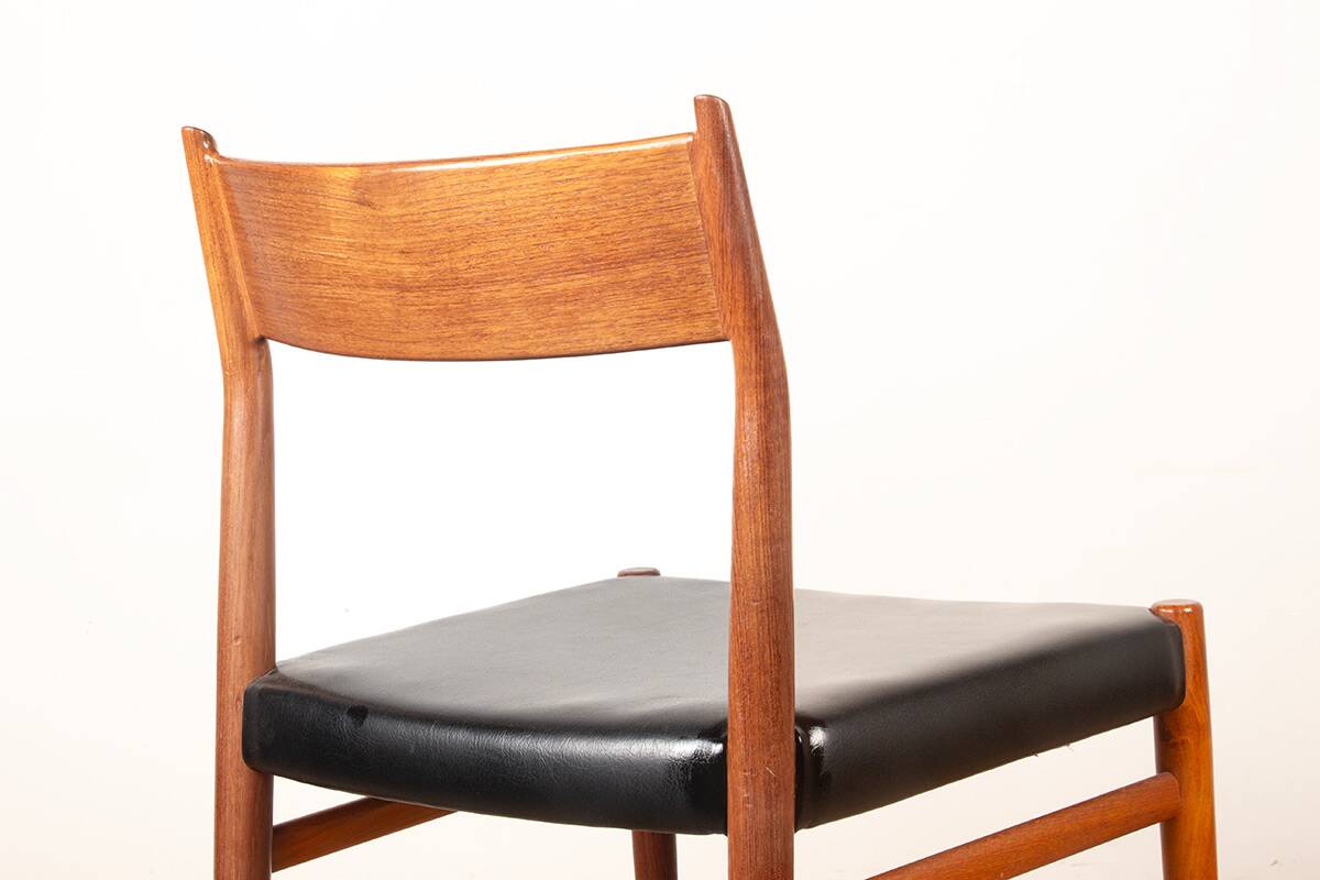 6 Danish chairs in teak and new skai, model 418 Arne Vodder 1960.