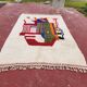Tapis berbère artistique 243x156 cm – Laine écrue & motifs abstraits coloré
