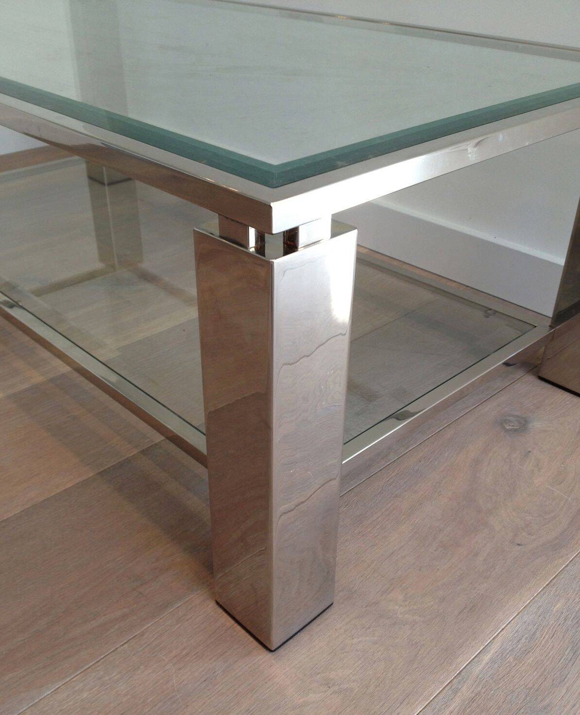 Table basse moderniste chromée. Travail français. Vers 1970