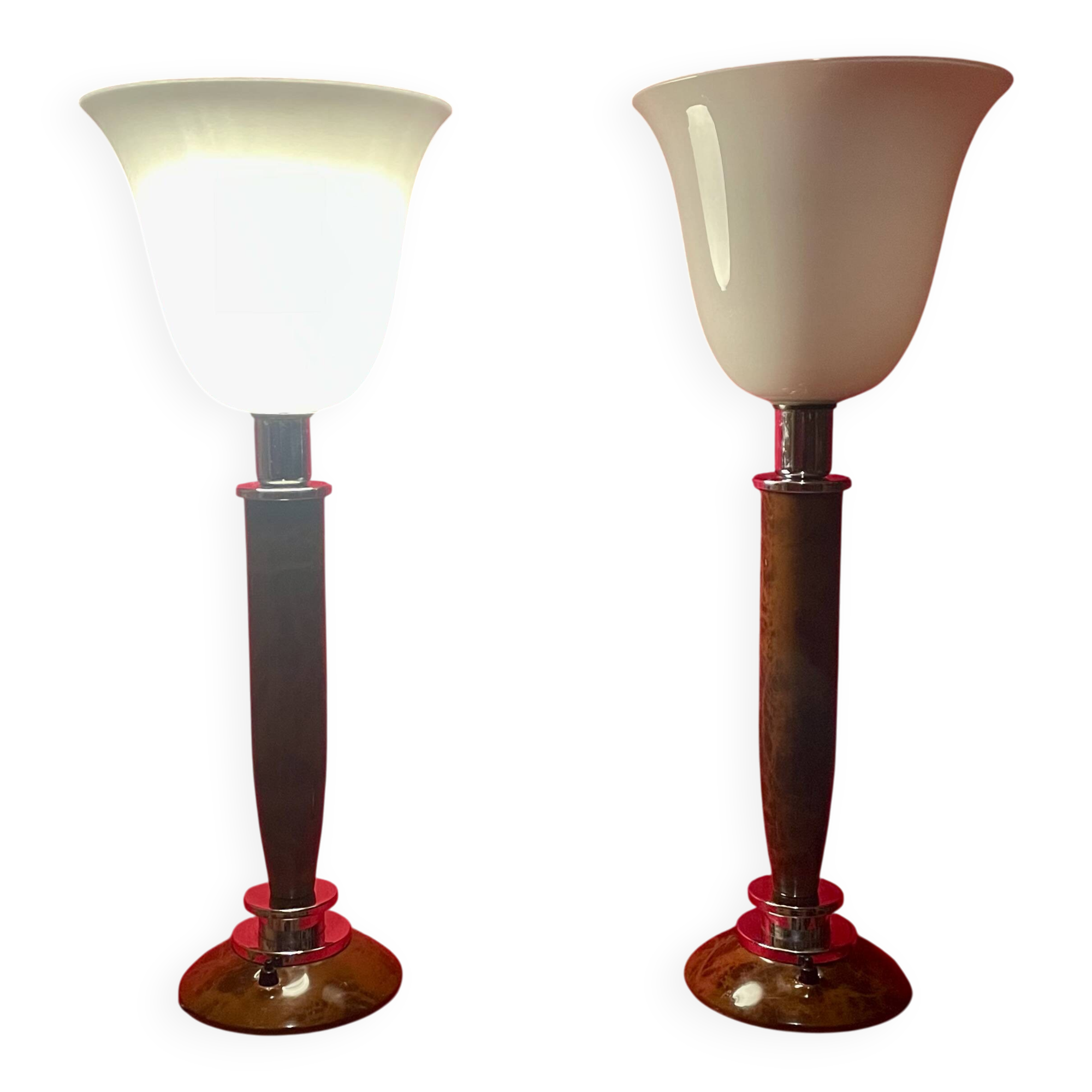 A pair of understated and elegant lamps, vintage, from the 70s-80s.