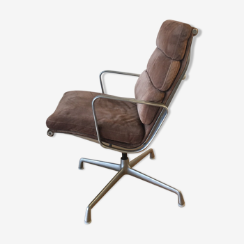 Armchair ea 216 by Charles and Ray Eames