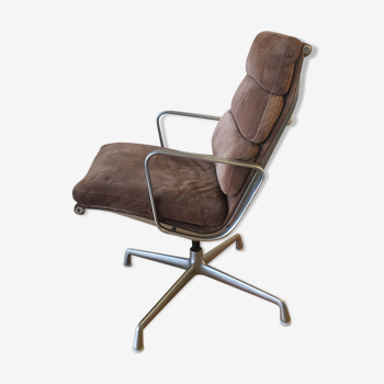 Fauteuil ea 216 de Charles et Ray Eames