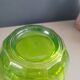 Pichet vintage en verre moulé vert