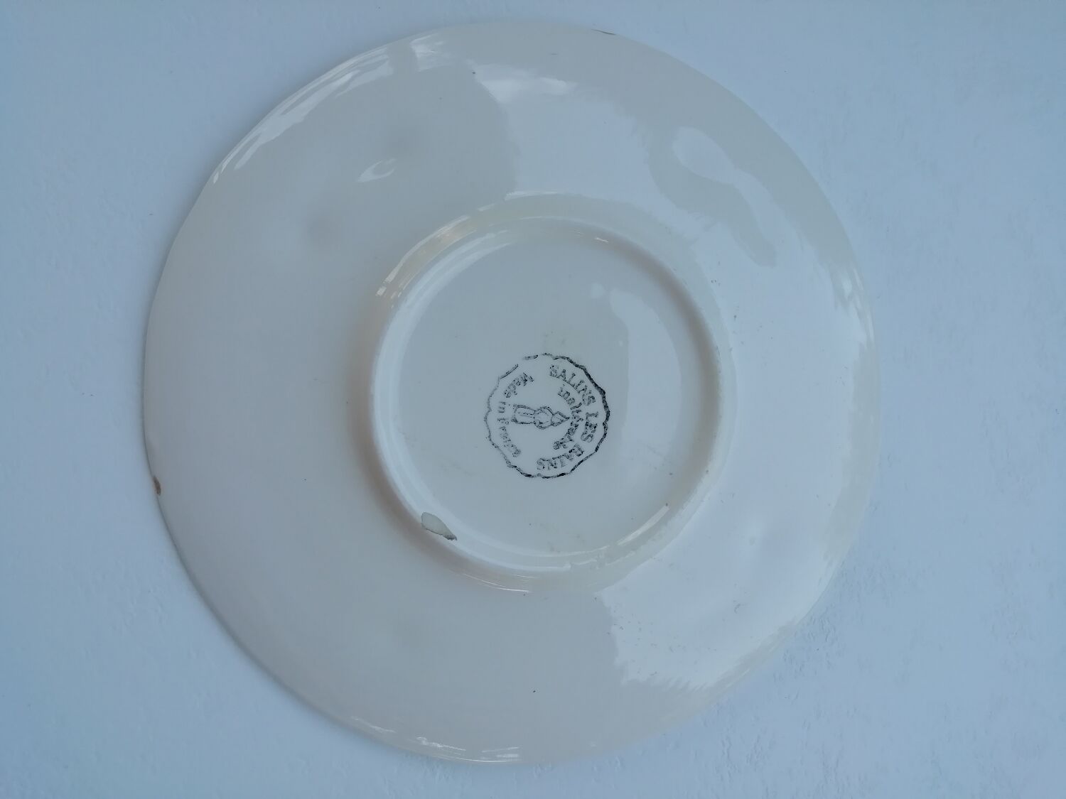 Assiette en barbotine