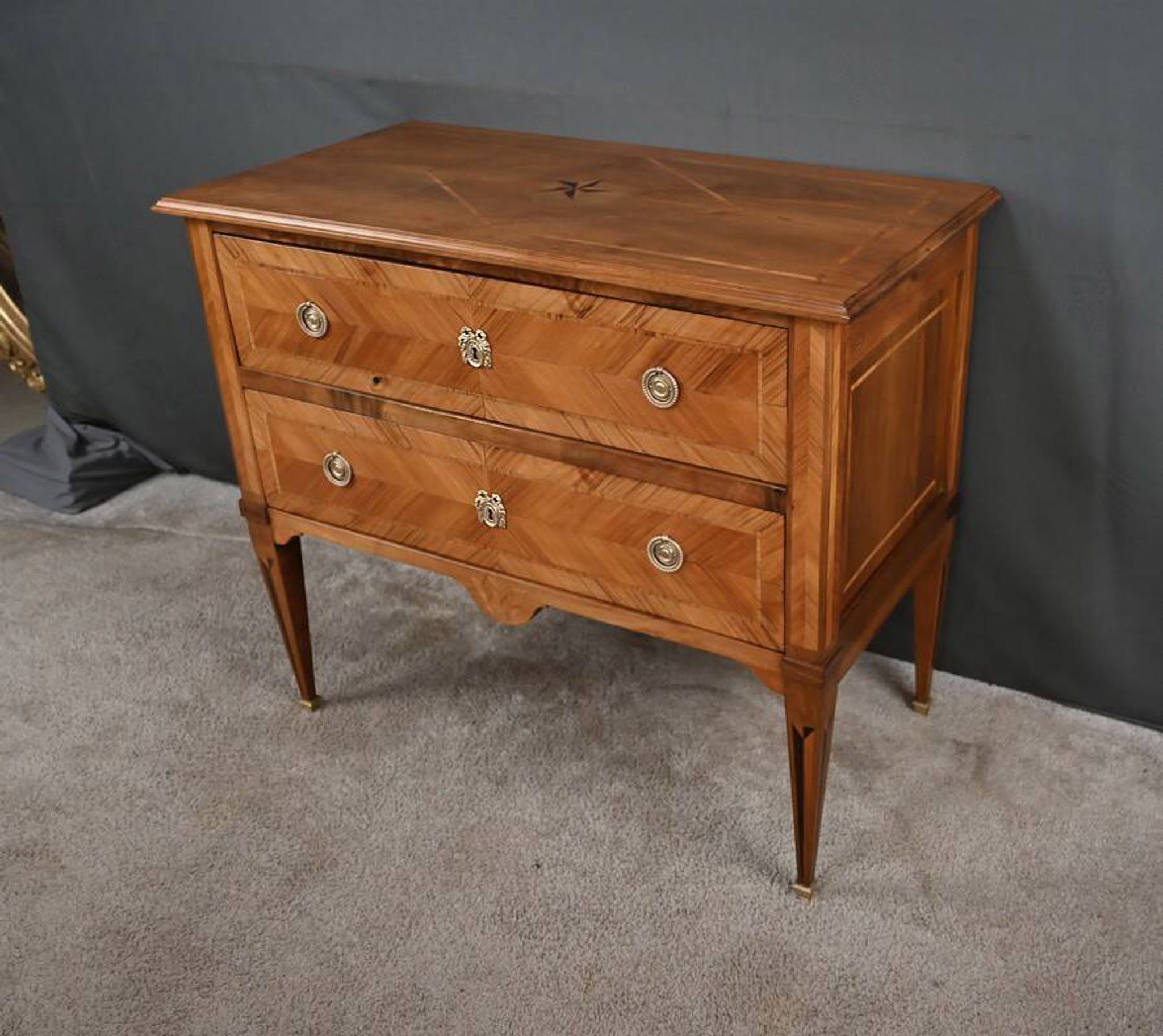 Commode Sauteuse en Marqueterie, Style Louis XVI – 1re partie XXe