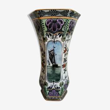Vase en céramique Petrus Regout Maastricht, avec scènes de voiles et moulin