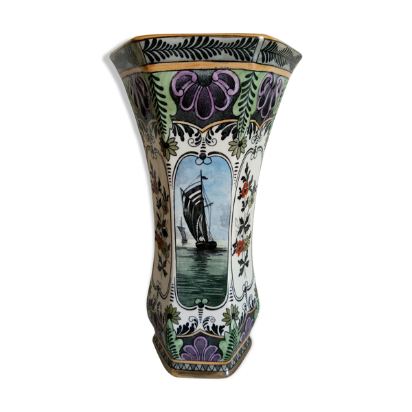 Vase en céramique Petrus Regout Maastricht, avec scènes de voiles et moulin