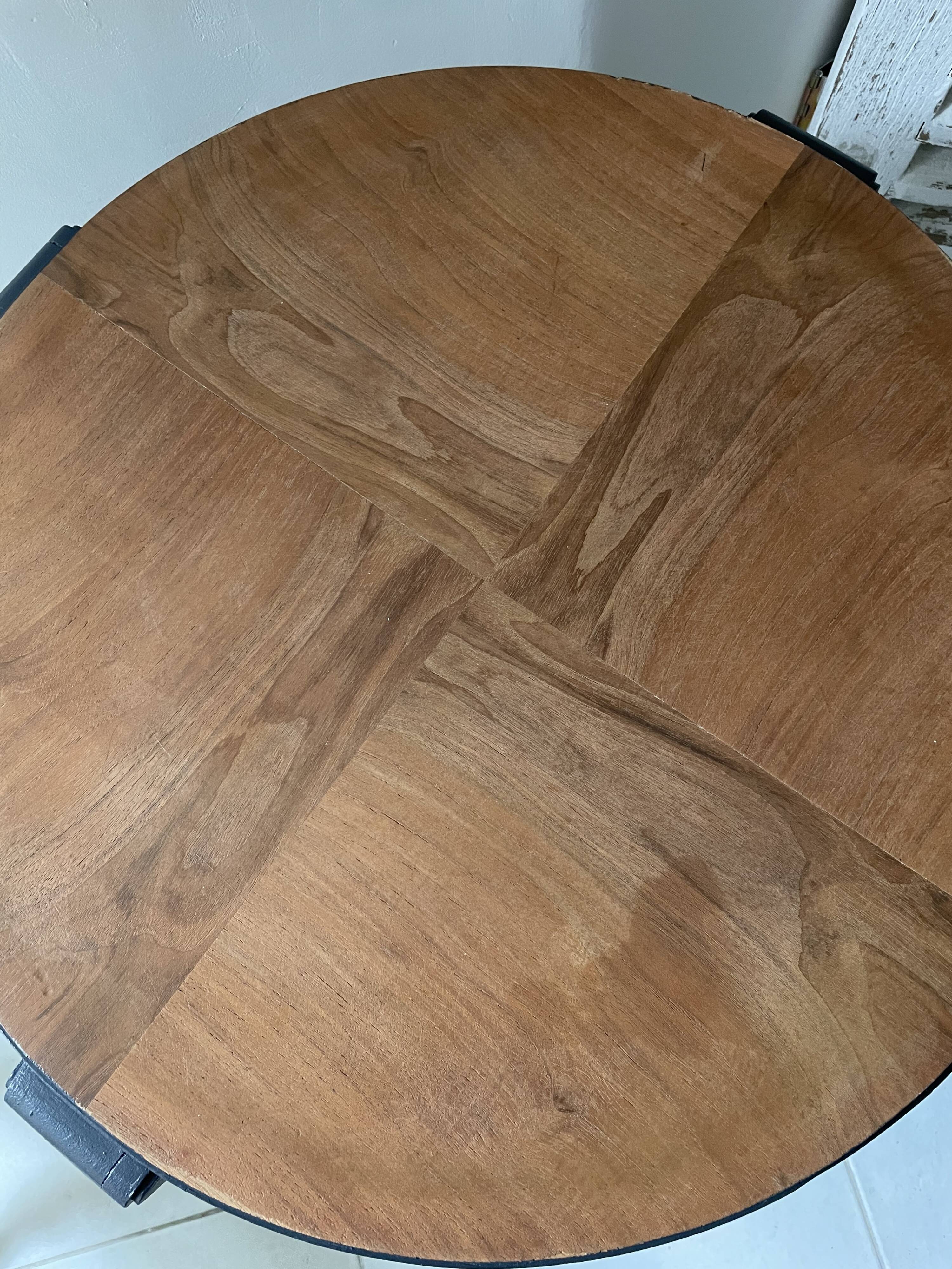 Round pedestal table 30s