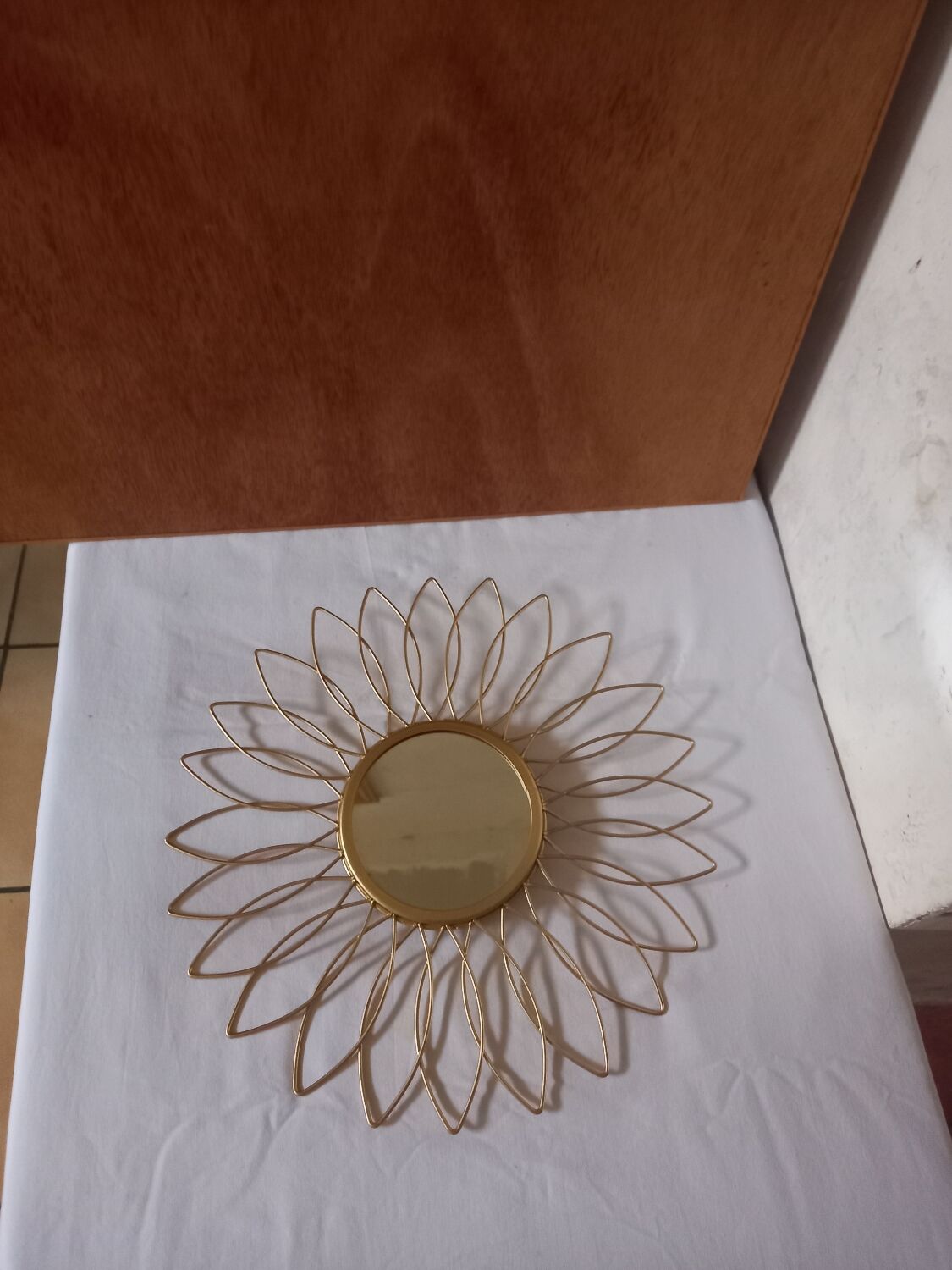 Sun mirror in gilded metal