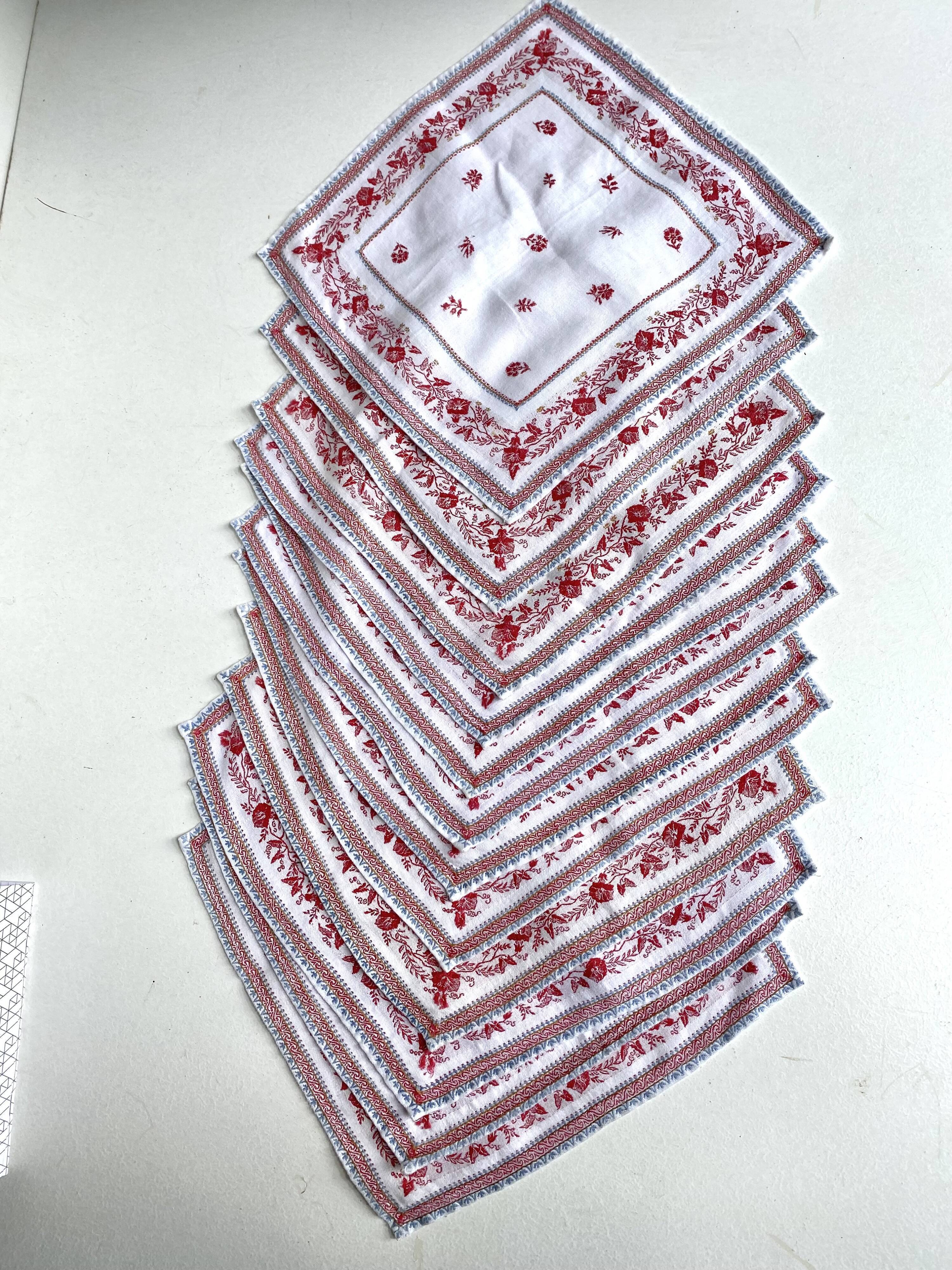 Serviettes de table anciennes brodées en coton