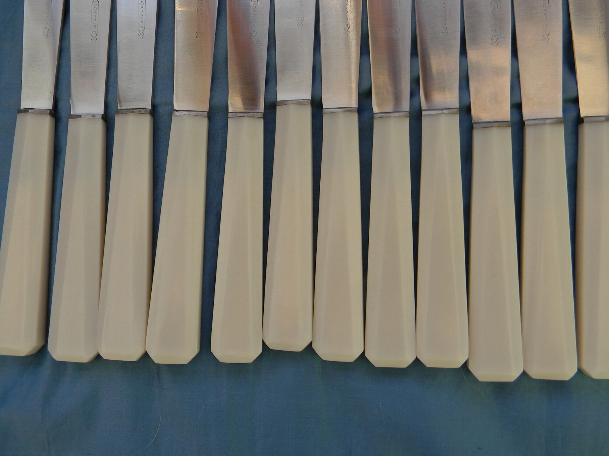 Lot de 12 couteaux vintage lame inox