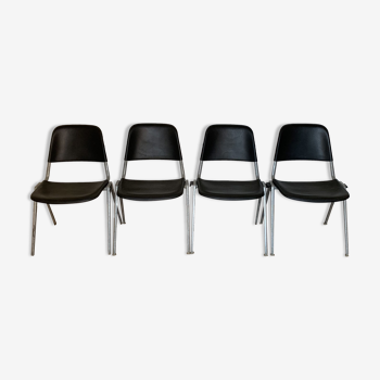 Suite of 4 stackable chairs by Don Albinson for Knoll