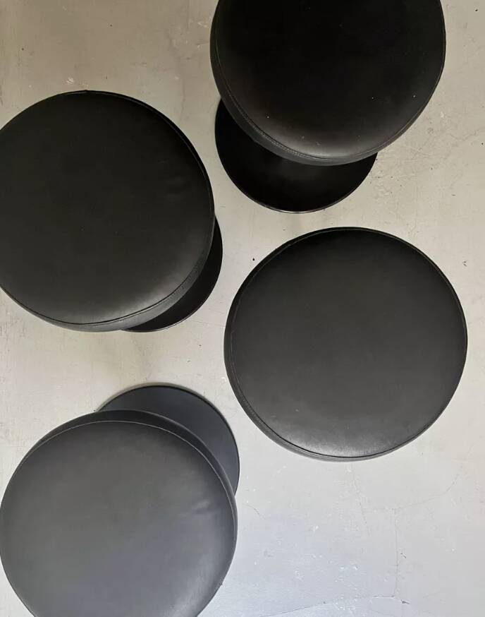 Tabourets tulipe noir , design 1970