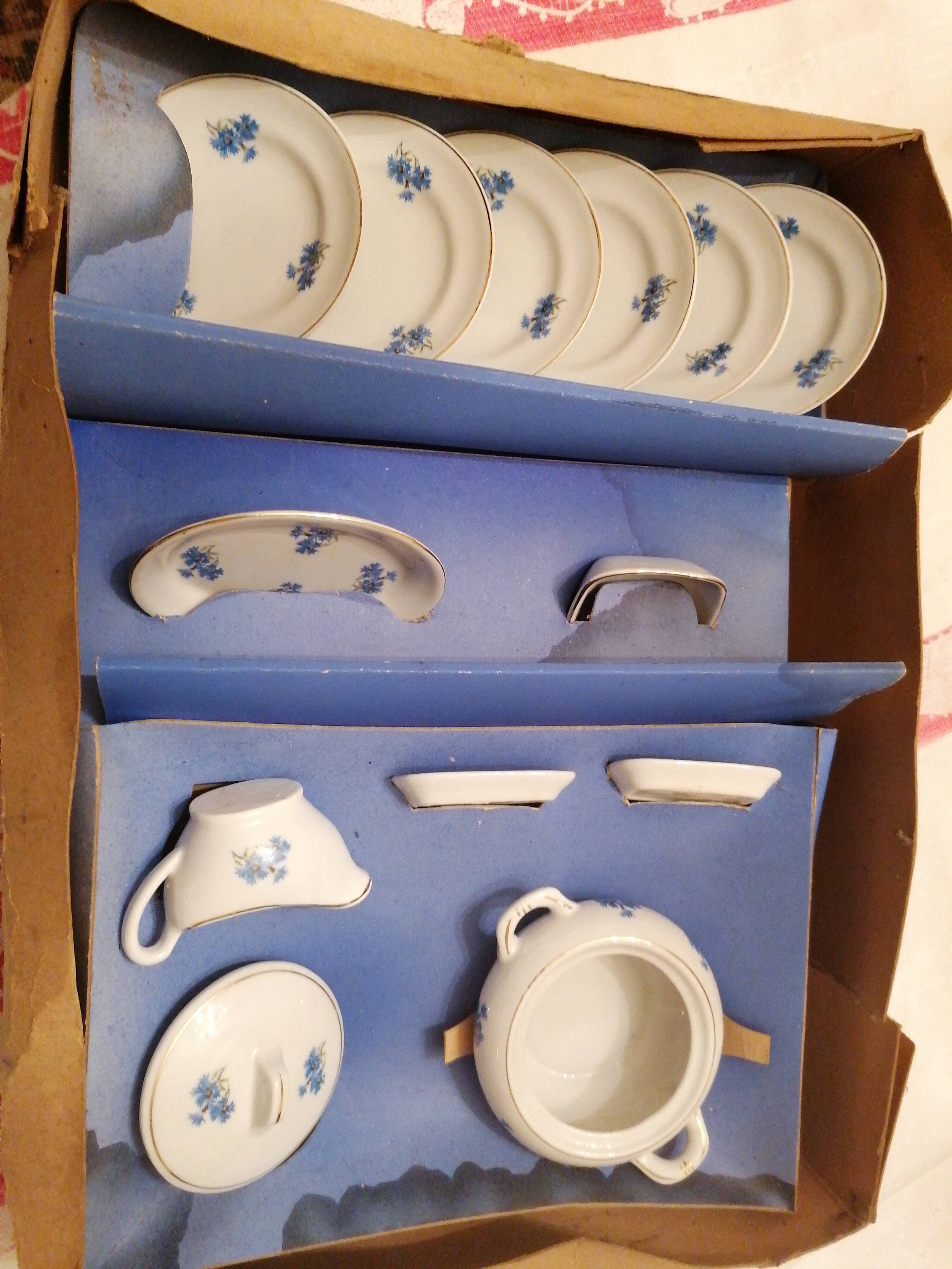 Old porcelain dinette