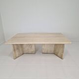 Table basse robuste en travertin italien avec deux pieds à trois pieds, années 1980