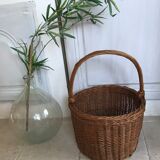 Round wicker basket