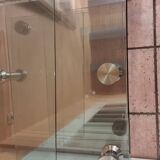 Table basse en verre et chrome