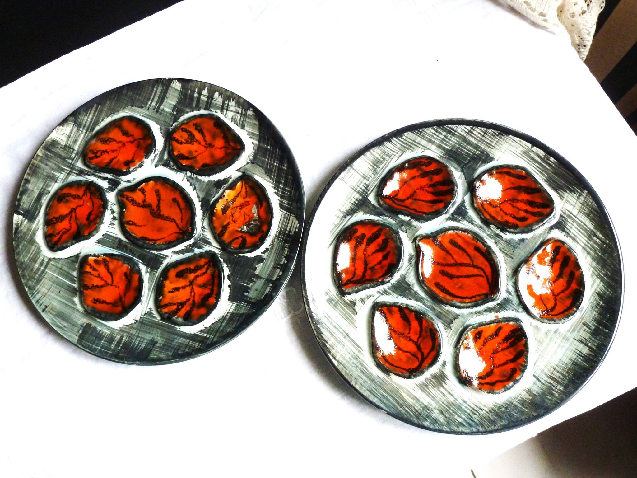 Hand-painted oyster plates - Plates from Pornic, France